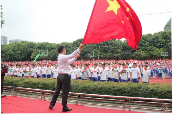 成都石室佳興外國語學校的學費是多少？