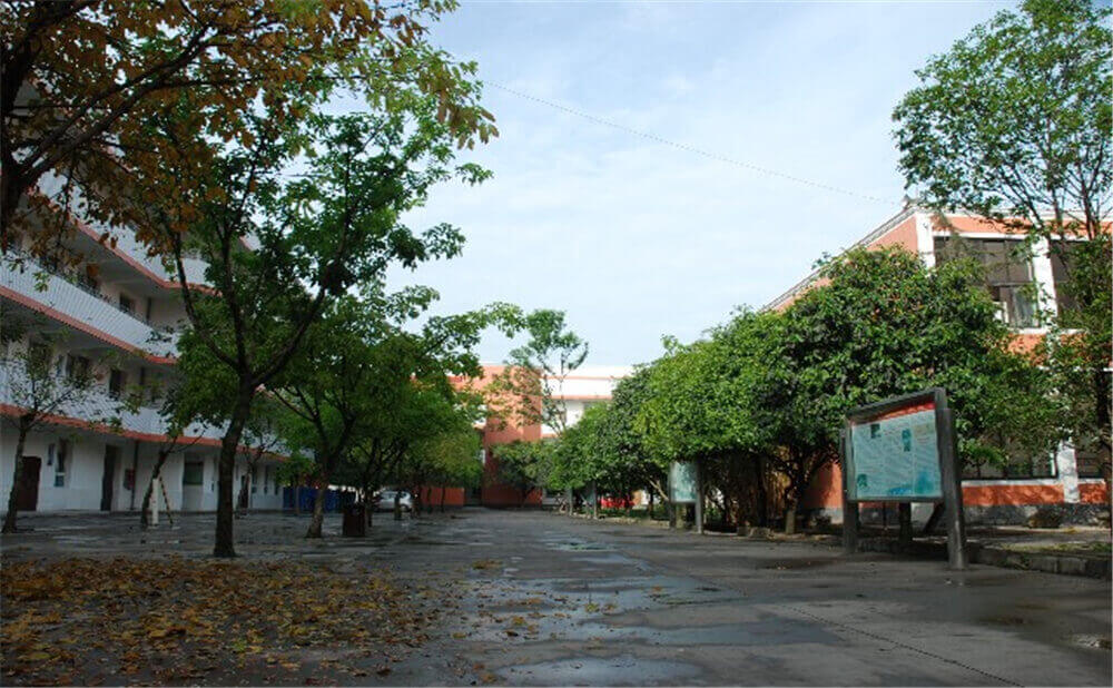 大邑中學(xué)近三年的錄取分?jǐn)?shù)是多少分？