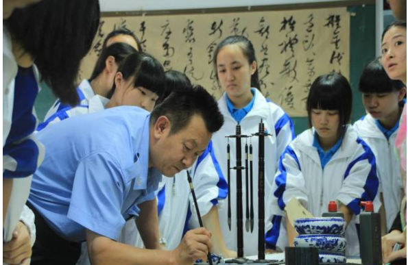 武侯高級(jí)中學(xué)的學(xué)費(fèi)是多少錢(qián)？