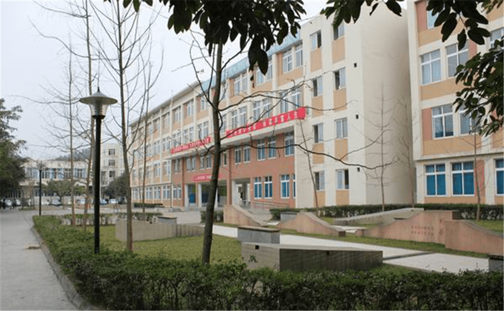 成都列五中學(xué)的高中住宿怎么樣？