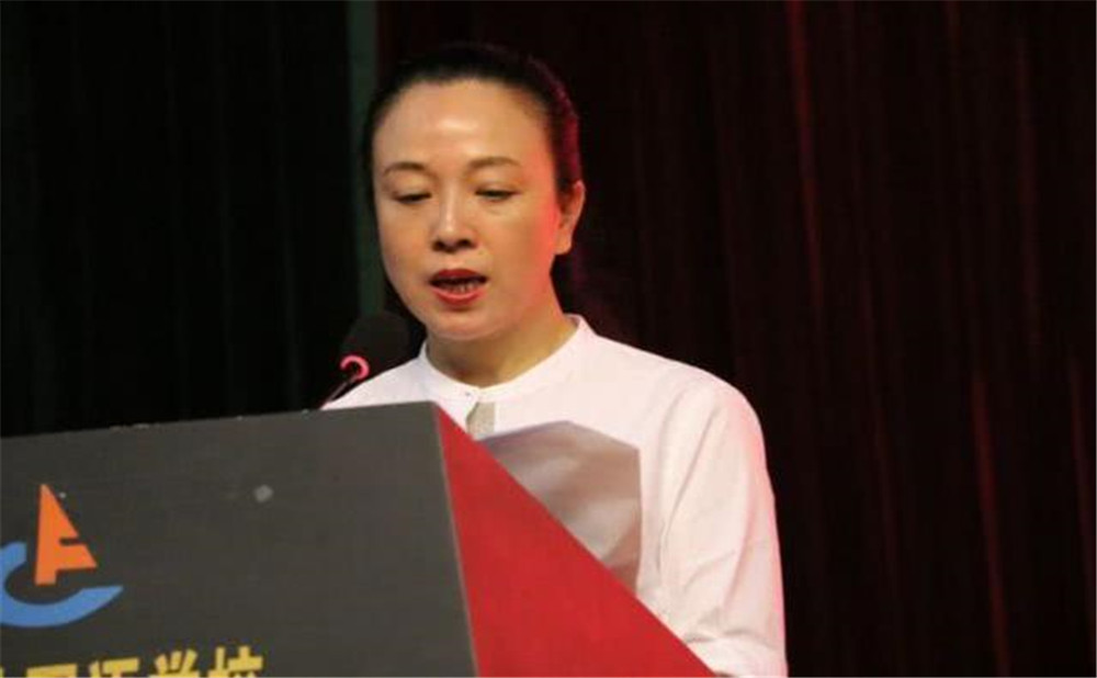 成都外國語學(xué)校的學(xué)費是多少是多少？