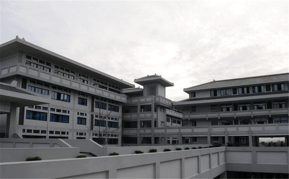 成都石室中學(xué)北湖校區(qū)的高中住宿怎么樣？