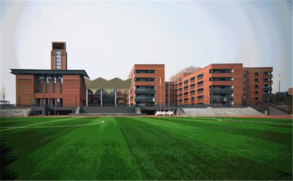 成都實(shí)外新都五龍山學(xué)校的學(xué)費(fèi)是多少錢(qián)？
