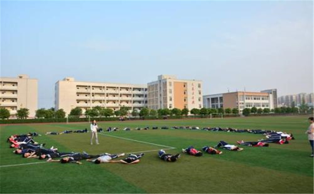 郫縣四中高中宿舍怎么樣？