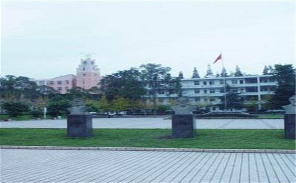 郫縣二中高中宿舍怎么樣？