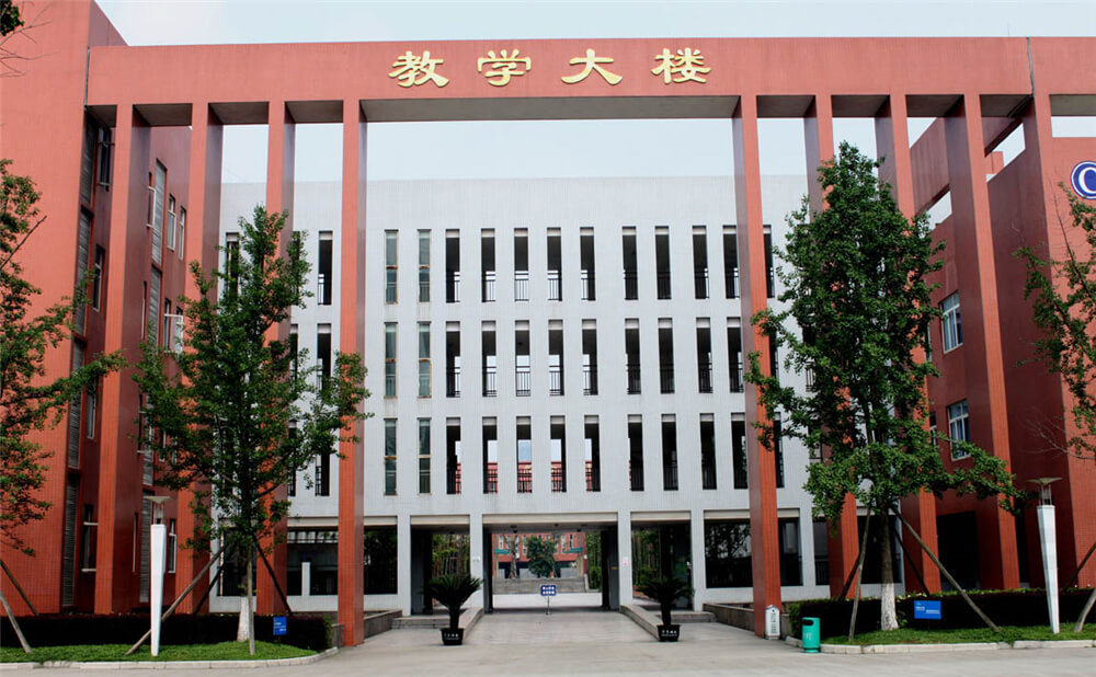 香城中學近三年的錄取分數是多少分？