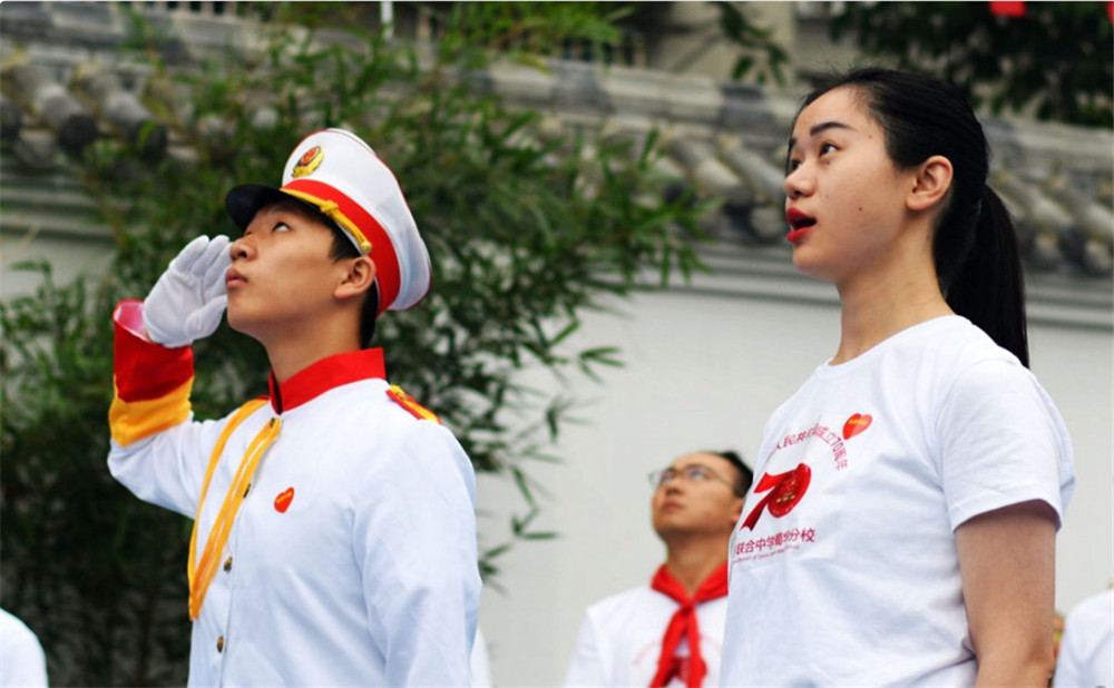 石室聯(lián)合中學(xué)蜀華分校一年的學(xué)費(fèi)是多少？