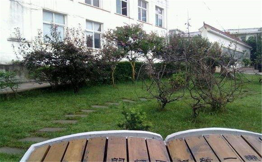 賈家中學(xué)的高中住宿怎么樣？
