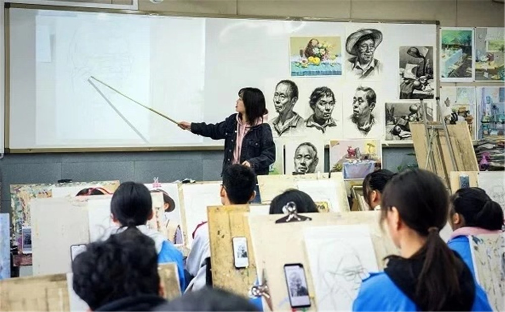 成都市第三中學(xué)錄取分?jǐn)?shù)是多少？
