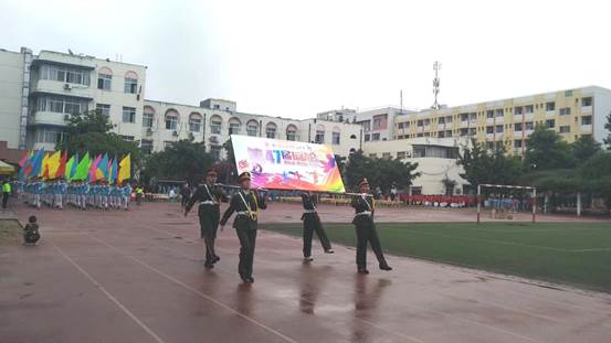 西南交通大學(xué)附屬中學(xué)高中一年的學(xué)費是多少？