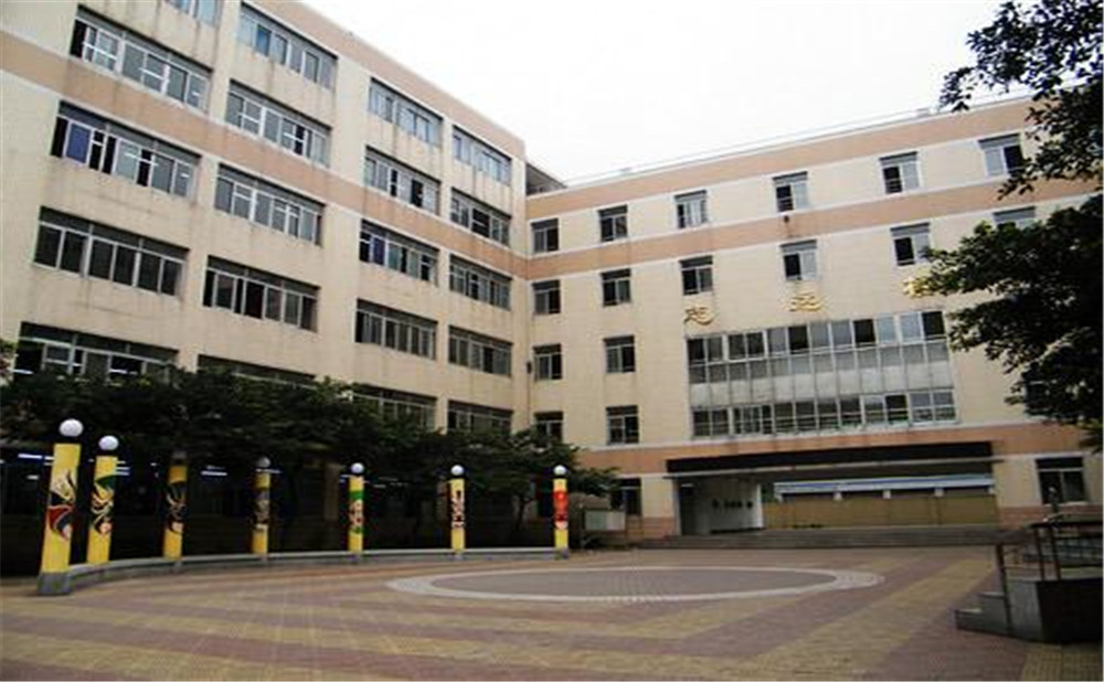 武侯高級(jí)中學(xué)的宿舍怎么樣？