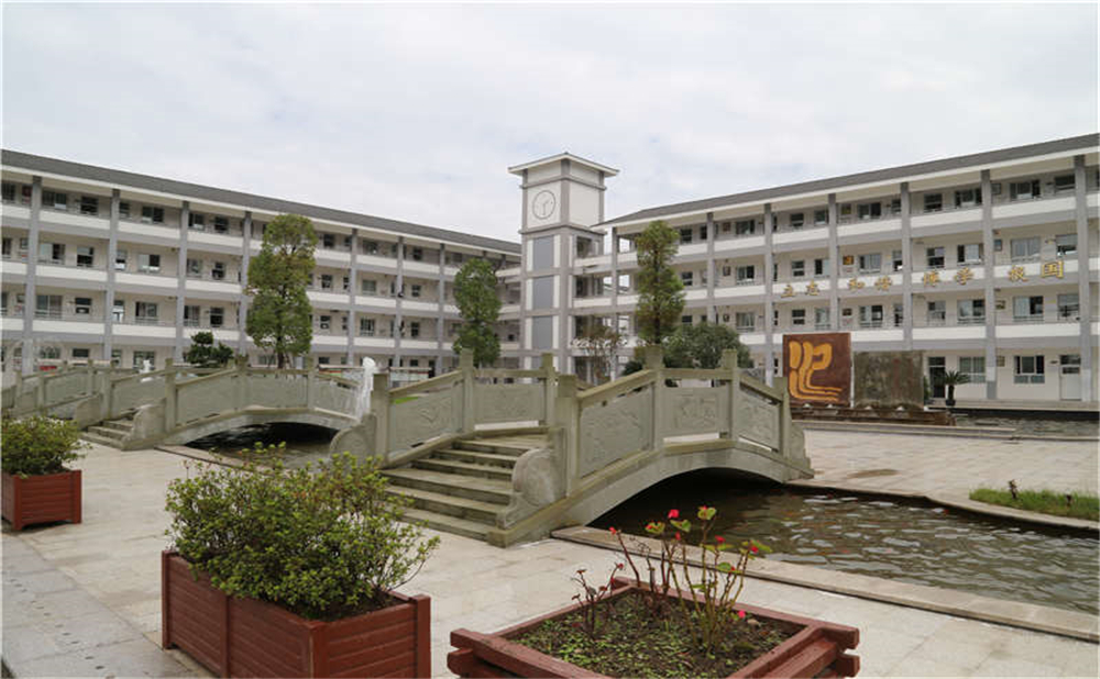 平樂中學(xué)的高中住宿怎么樣？