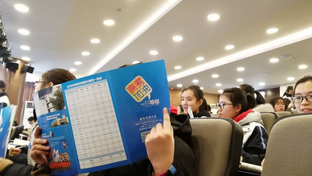 成都鐵路中學(xué)的宿舍怎么樣？