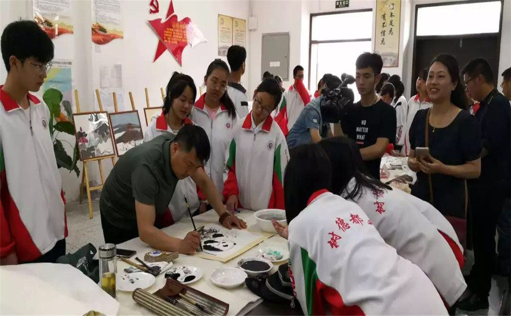 2020年都江堰外國語實驗學(xué)校計劃招多少人？