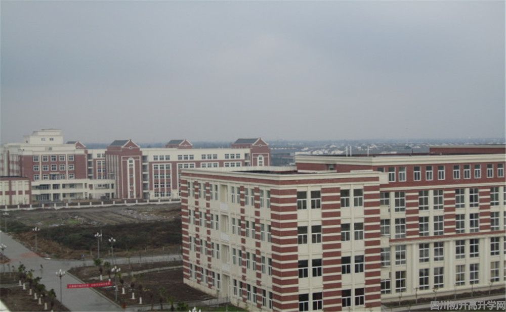 1四川師范大學(xué)附屬第三實驗中學(xué)的本科升學(xué)率高不高？