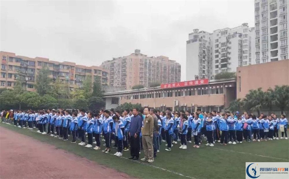 成都西藏中學(xué)初升高的學(xué)費(fèi)是多少？