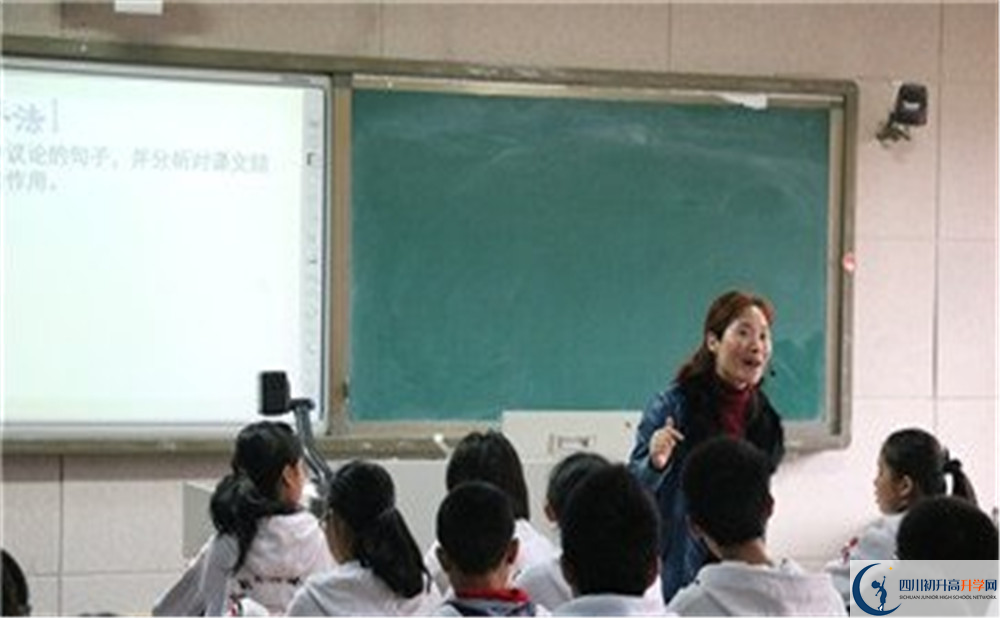成都實(shí)驗(yàn)中學(xué)高中本部的錄取分?jǐn)?shù)是多少？