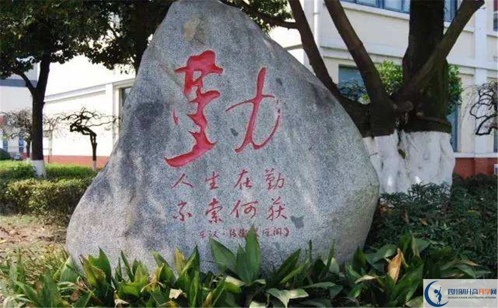 2020敖平中學(xué)初升高的學(xué)費(fèi)是多少？