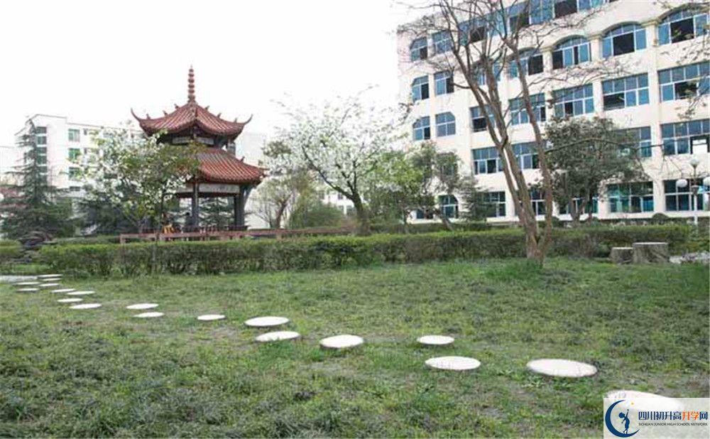都江堰外國語實(shí)驗(yàn)學(xué)校實(shí)驗(yàn)班怎么樣？