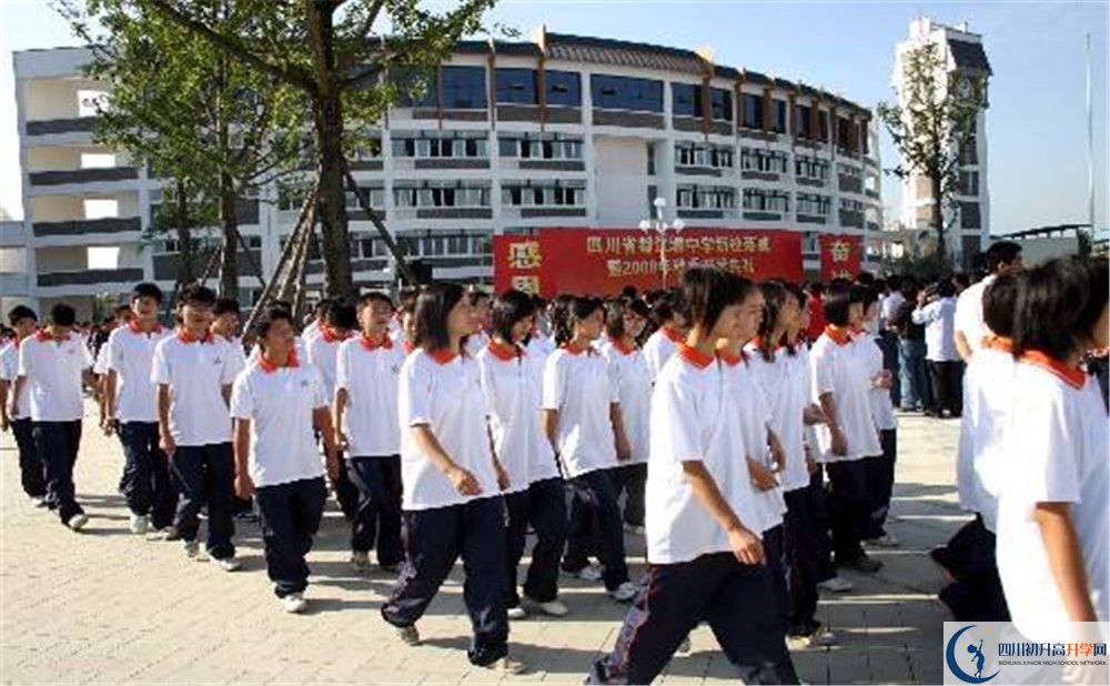 2020年都江堰中學(xué)初升高學(xué)費(fèi)是多少？