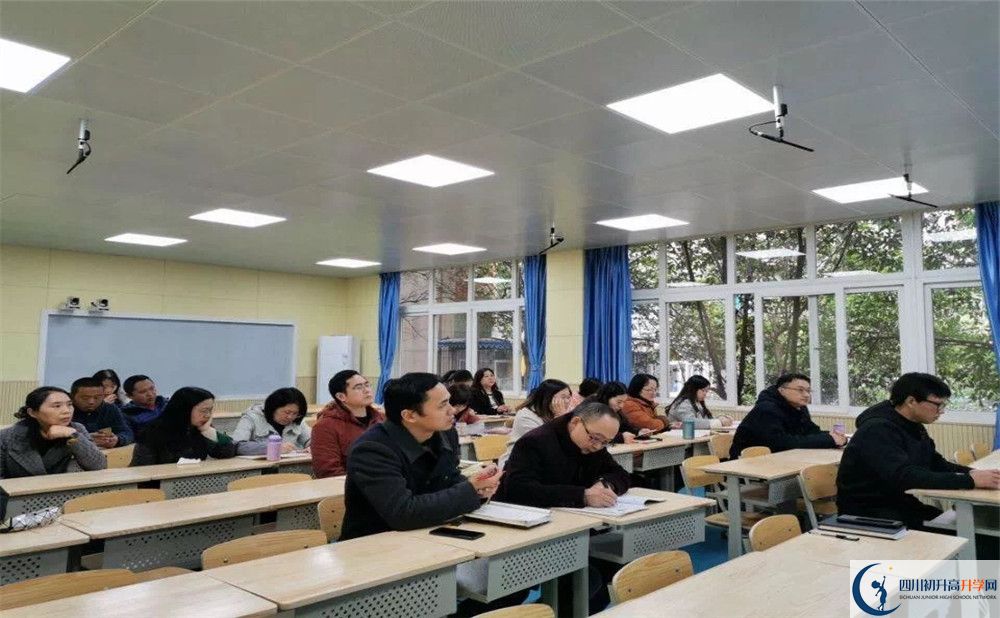 四川師范大學(xué)附屬中學(xué)是怎么樣的學(xué)校？