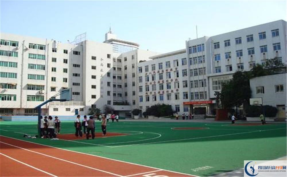 成都市西北中學的學費收費標準是多少錢？