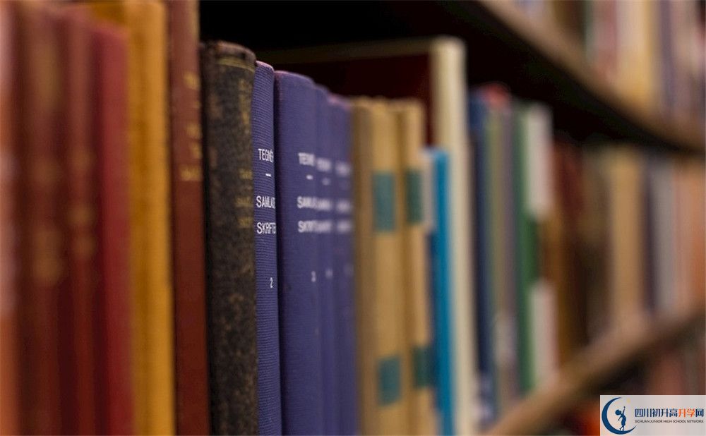 西南交通大學(xué)附屬中學(xué)的學(xué)費收費標(biāo)準(zhǔn)是多少？