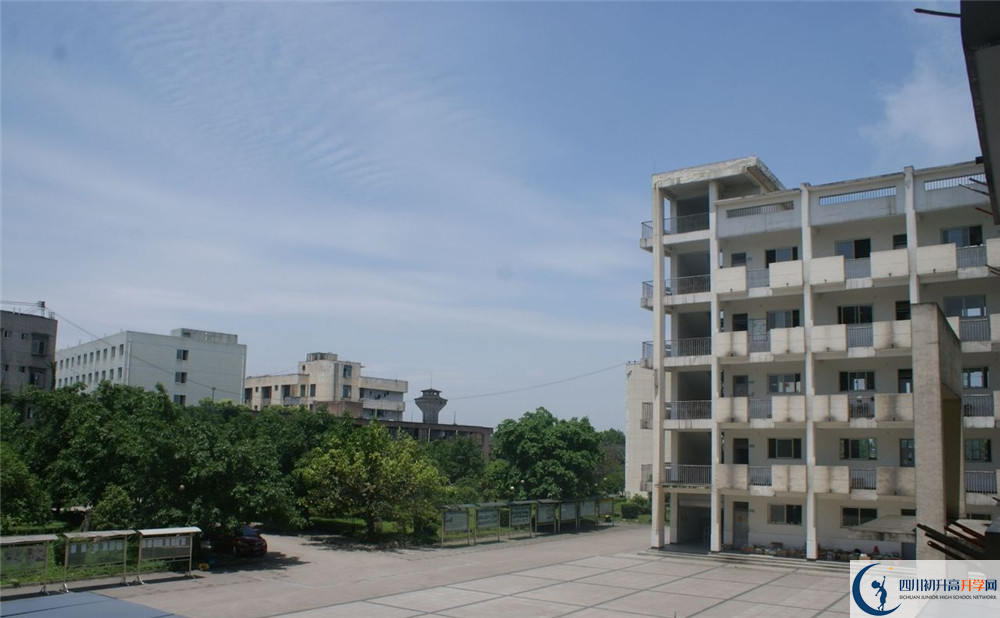 高埂中學(xué)是怎么樣的學(xué)校？