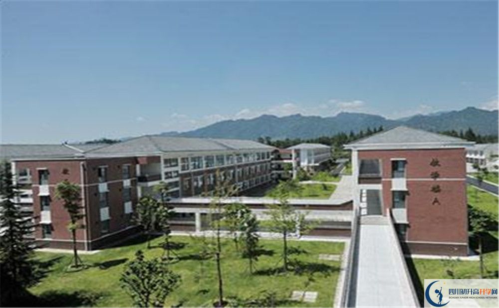 青城山高級中學(xué)是怎么樣的學(xué)校？