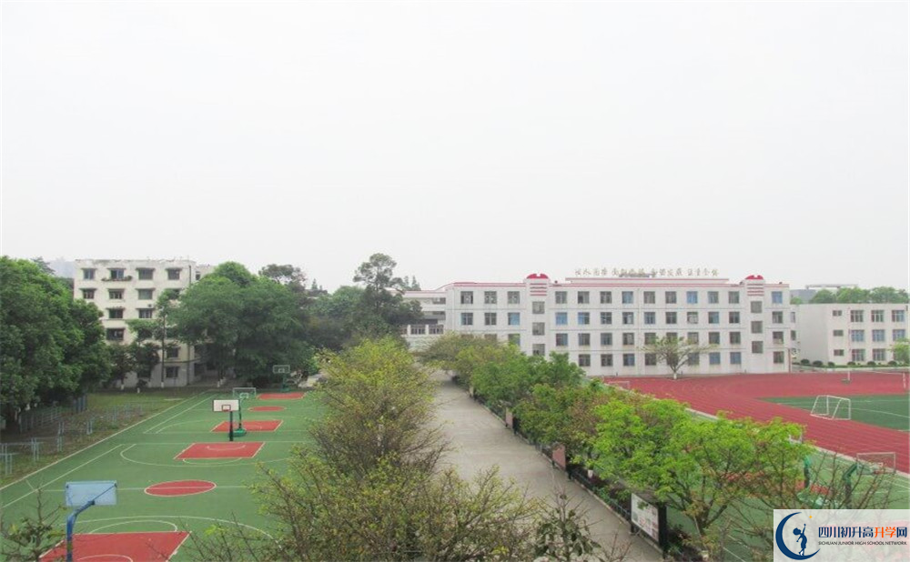 青白江中學(xué)初升高的分?jǐn)?shù)線是多少？