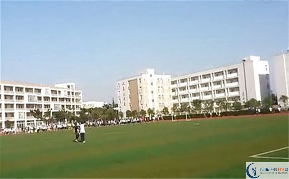 郫縣四中的學(xué)費(fèi)大概多少？
