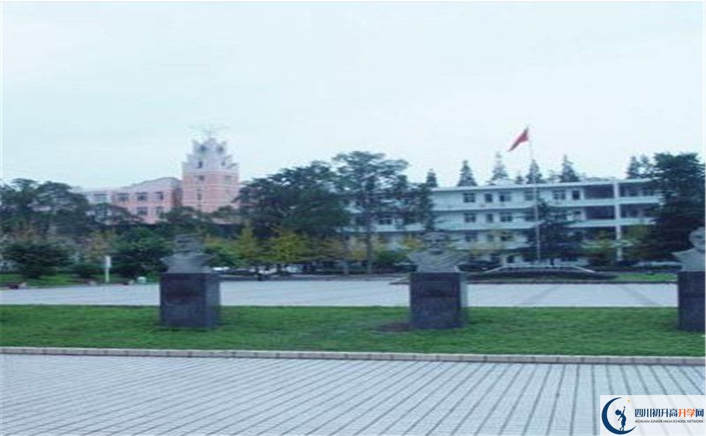 郫縣二中的學(xué)費(fèi)大概多少？