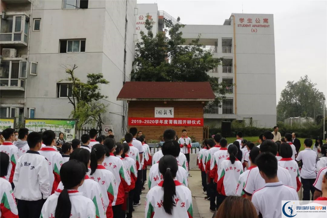 成都樹德中學(xué)光華校區(qū)一年的學(xué)費(fèi)是多少？