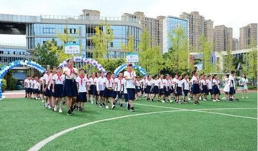 成都市泡桐樹(shù)中學(xué)的老師好不好？