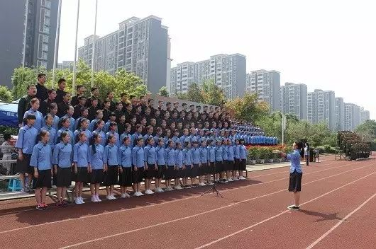 成都三十七中一年的學費是多少？