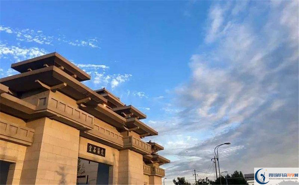 成都石室中學(xué)北湖校區(qū)的一年學(xué)費(fèi)是多少？