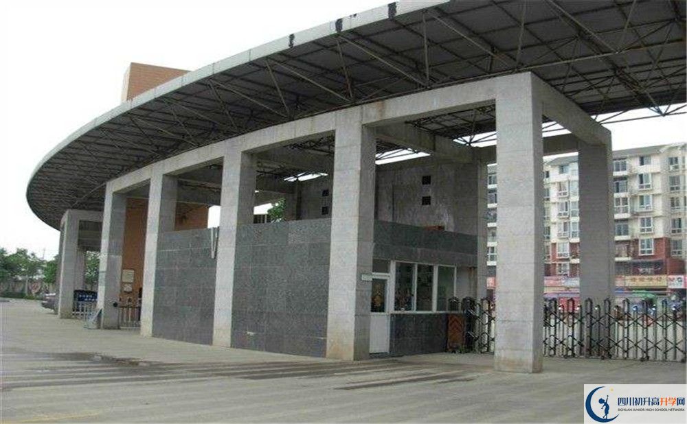 成都市龍泉中學(xué)的老師好不好？