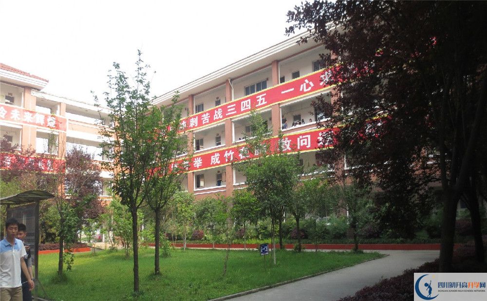 崇慶中學(xué)的老師好不好？