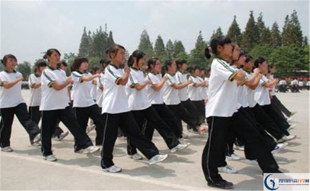彭州一中一年的學(xué)費(fèi)是多少？