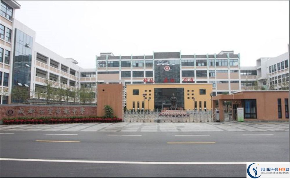 成都石室蜀都中學(xué)一年的學(xué)費是多少錢？