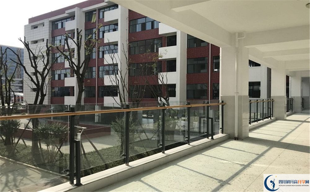 北京第二外國語學院成都附屬中學的高中住宿好不好？