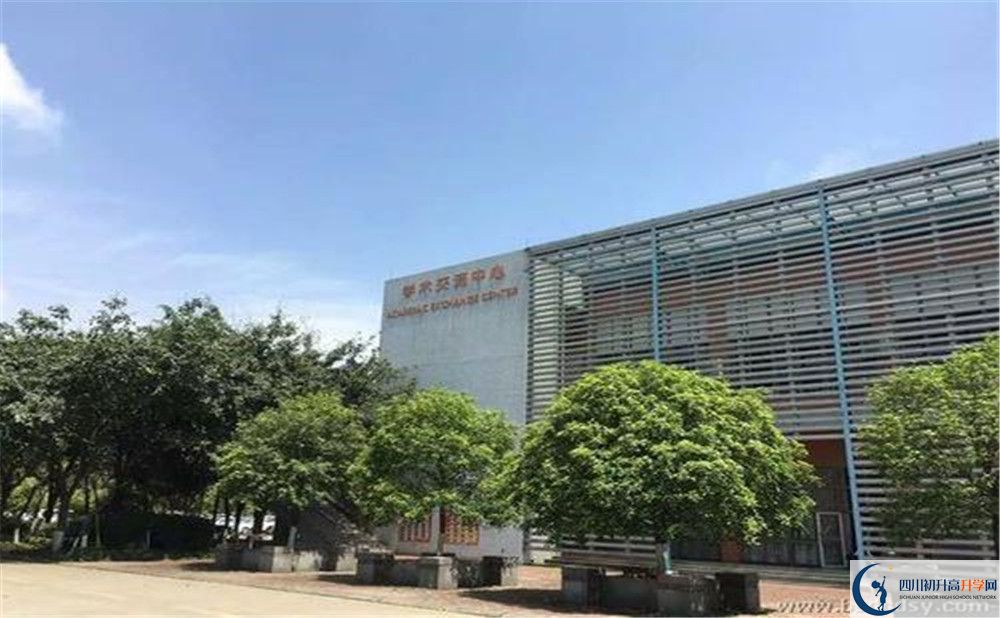 成都樹德中學(xué)光華校區(qū)一學(xué)期的學(xué)費(fèi)是多少？