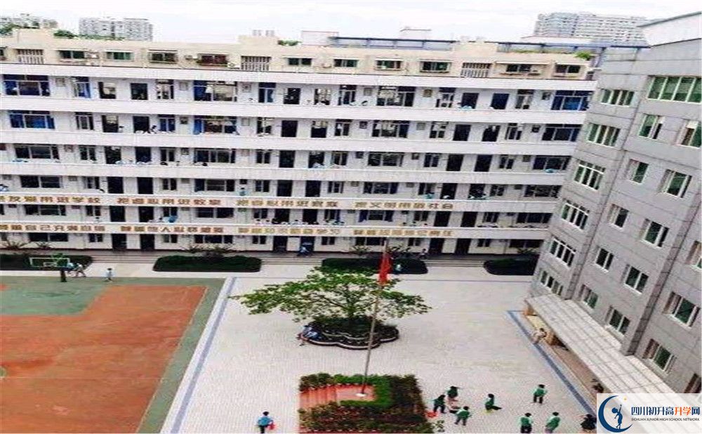陽安中學(xué)一學(xué)期的學(xué)費(fèi)是多少？