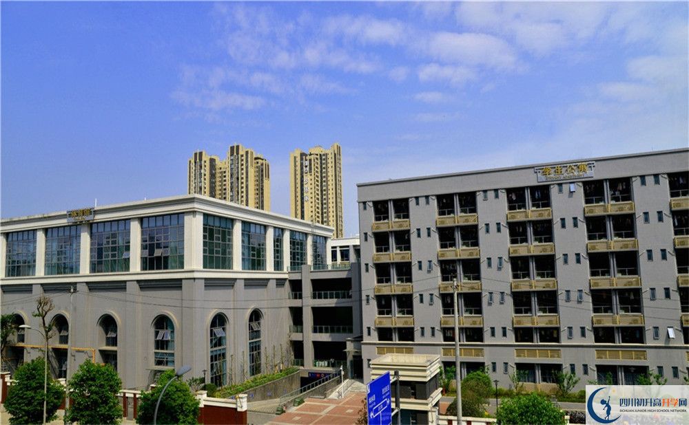 成都市第四十九中學(xué)的學(xué)費(fèi)一期是多少？