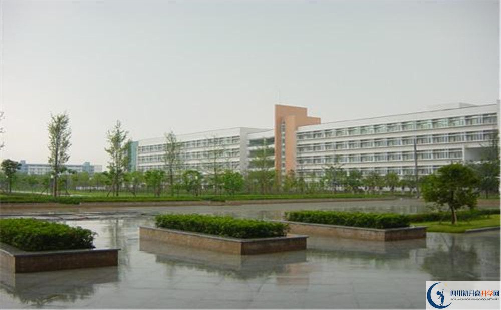 考西南交通大學(xué)附屬中學(xué)的分?jǐn)?shù)線是多少？