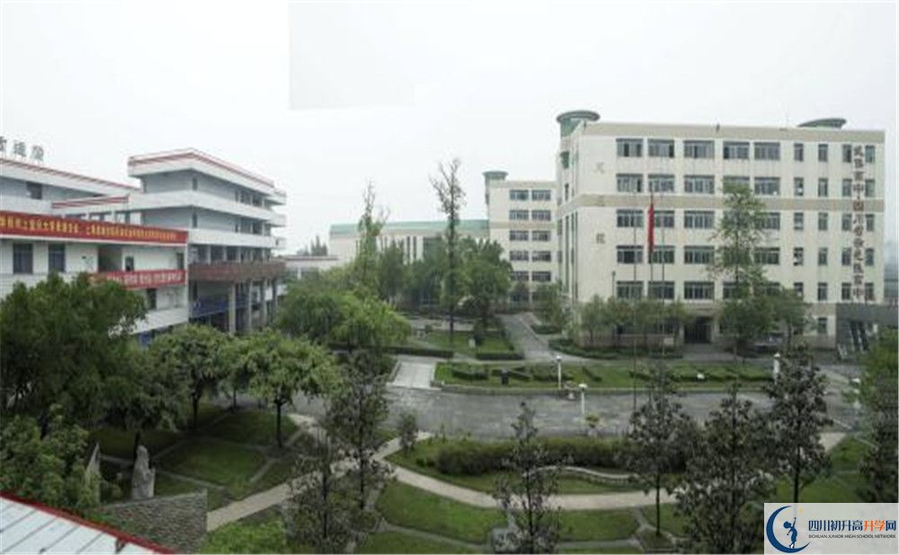 武侯高級中學(xué)的學(xué)費(fèi)一期是多少？