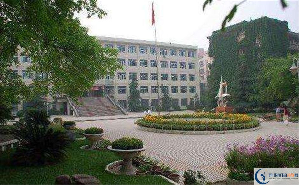 簡陽中學(xué)的學(xué)費(fèi)一期是多少？
