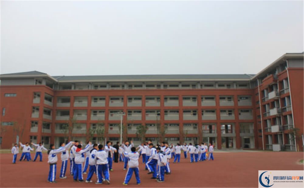 成都七中萬達(dá)學(xué)校的分?jǐn)?shù)線大概是多少分？