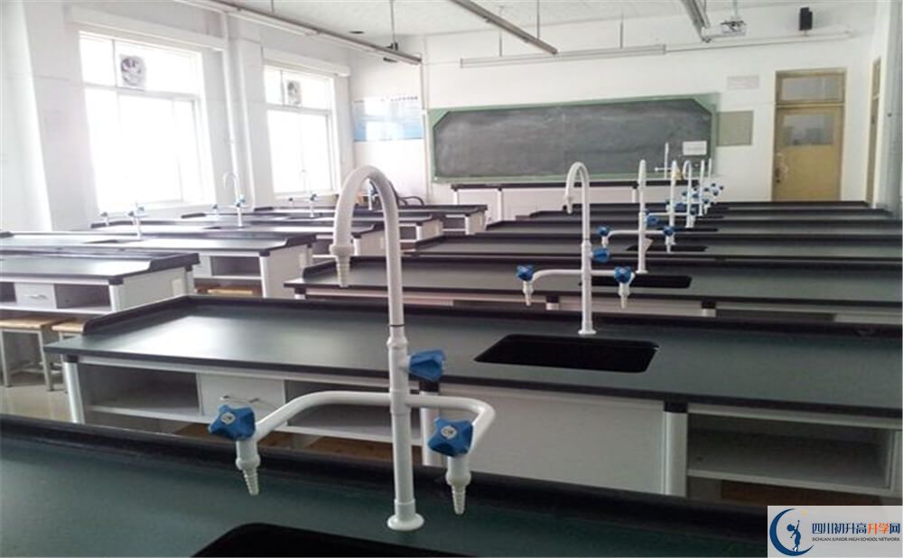 西南交通大學(xué)附屬中學(xué)高中歷年來的分數(shù)線是多少分？