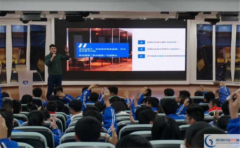 近幾年四川師范大學(xué)實驗外國語學(xué)校高中錄取的分?jǐn)?shù)線？